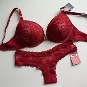 NWT Hunkermoller Lace Bra and Panty Set in Red
